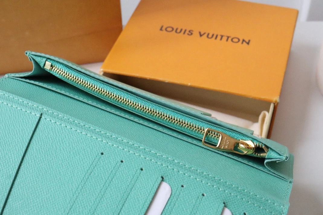 Louis Vuitton AAA Quality Card Case SmartChoice 5330 - Image 7