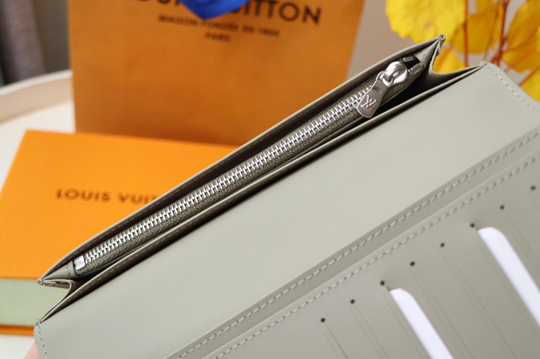 Louis Vuitton AAA Quality Card Case Timeless 8269 - Image 7