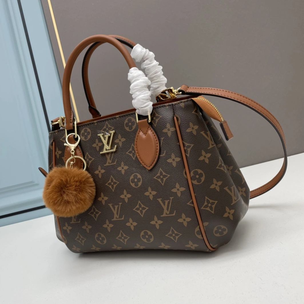 Louis Vuitton AAA Quality Handbags For Women Practical 5665