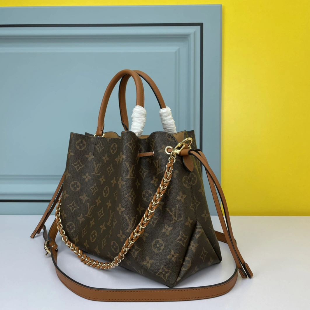 Louis Vuitton AAA Quality Handbags For Women StreetReady 8043