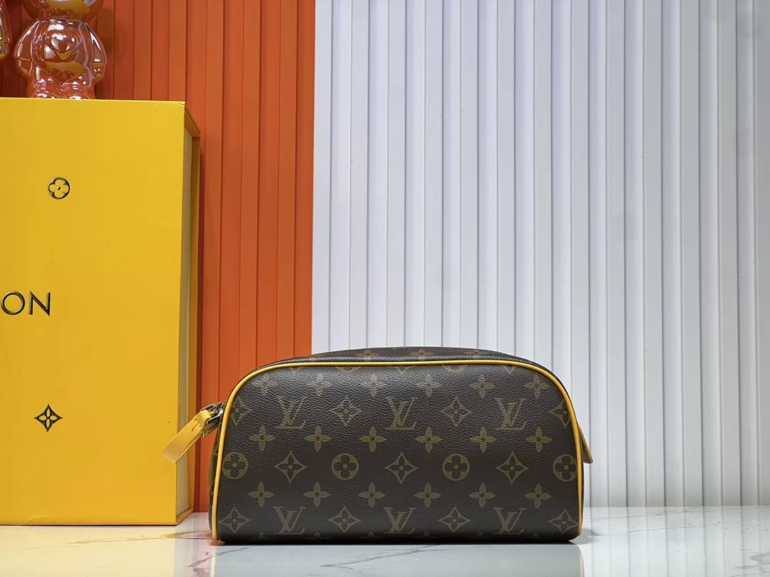 Louis Vuitton AAA Quality Handbags For Women Unique 6374