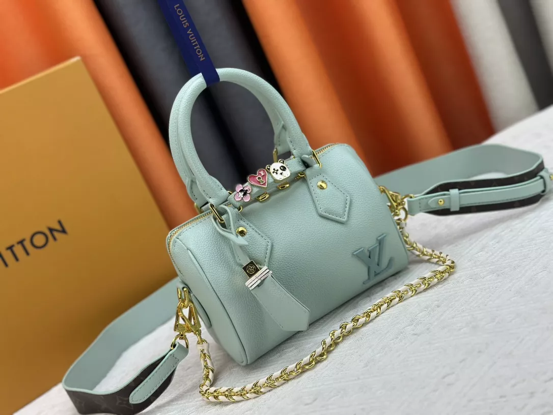 Louis Vuitton AAA Quality Handbags For Women WellDesigned 8855