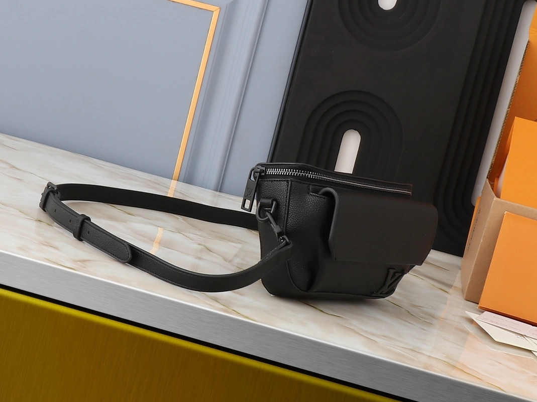 Louis Vuitton AAA Quality Messenger Bags For Unisex Compact 3270 - Image 4