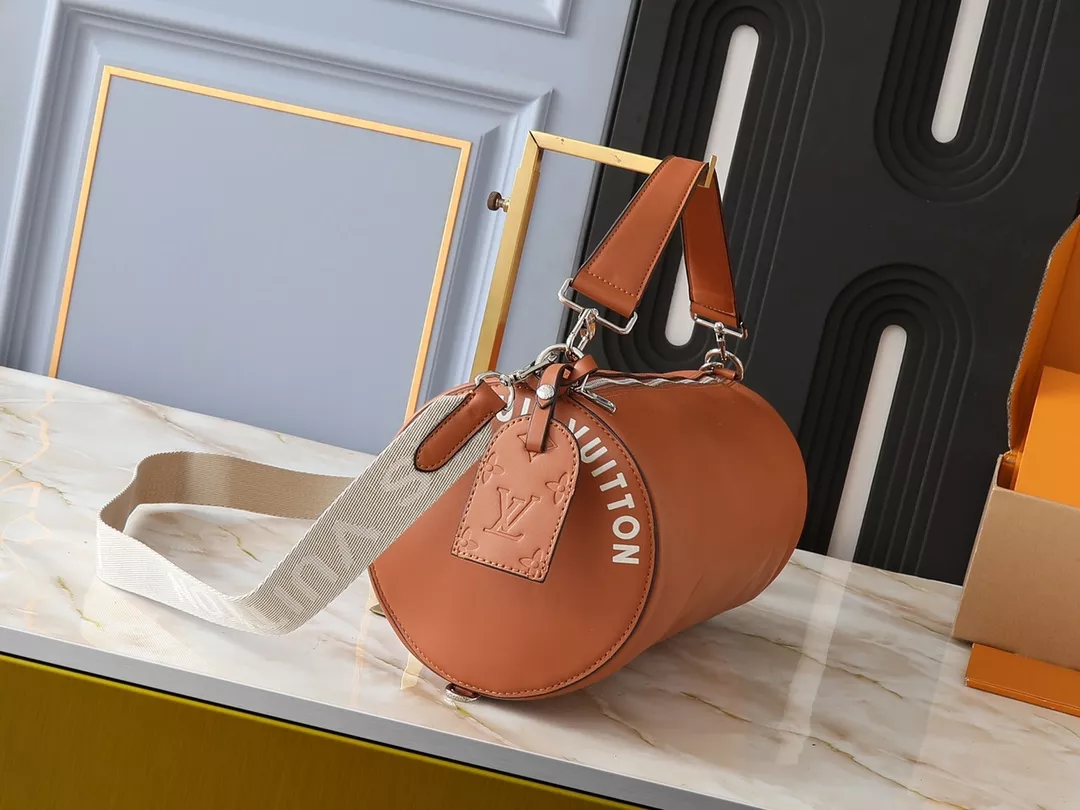 Louis Vuitton AAA Quality Messenger Bags For Unisex Cozy 605