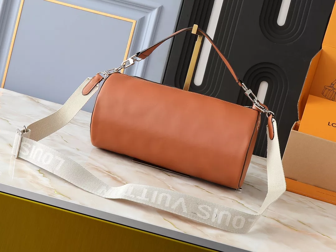 Louis Vuitton AAA Quality Messenger Bags For Unisex Cozy 605 - Image 3