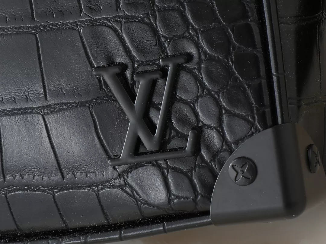 Louis Vuitton AAA Quality Messenger Bags For Unisex Elegant 1842 - Image 5