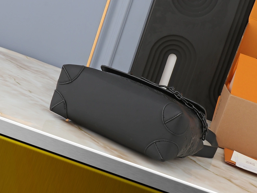 Louis Vuitton AAA Quality Messenger Bags For Unisex Unique 8591 - Image 3