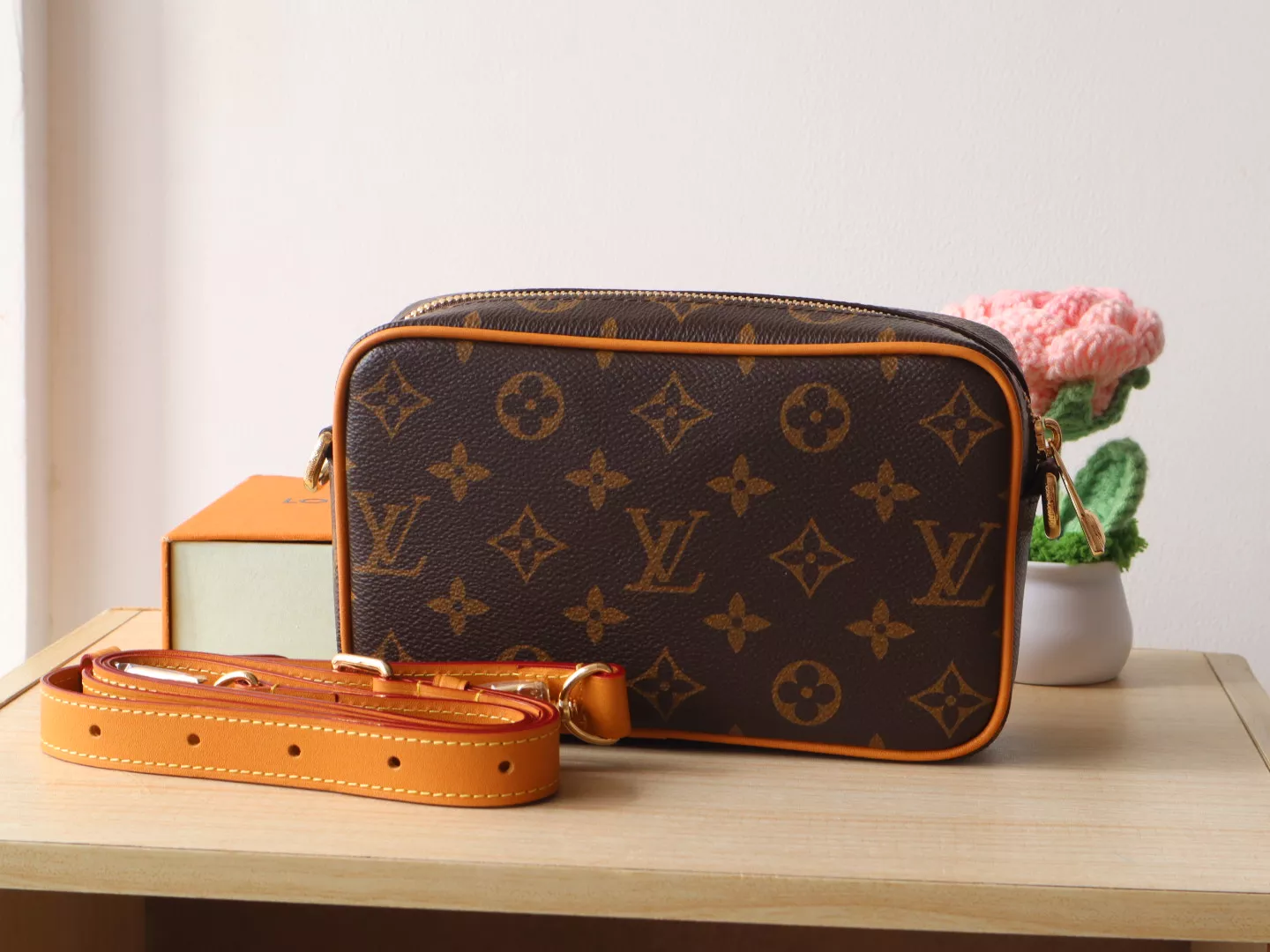 Louis Vuitton AAA Quality Messenger Bags For Unisex Versatile 7450