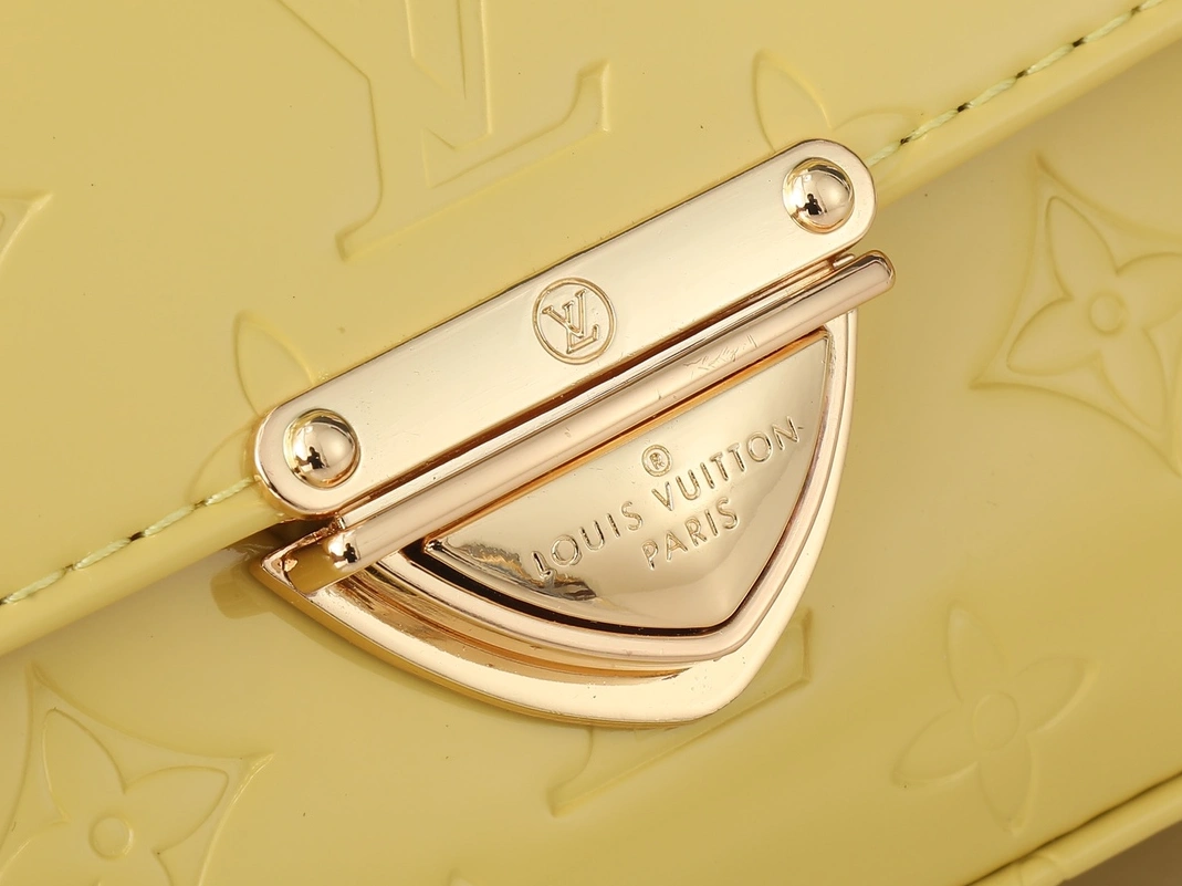 Louis Vuitton AAA Quality Messenger Bags For Women Affordable 4890 - Image 5