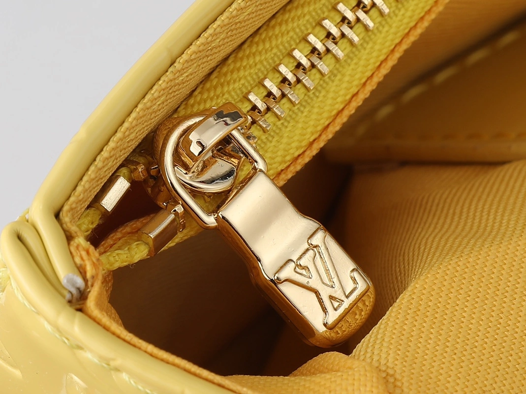 Louis Vuitton AAA Quality Messenger Bags For Women Affordable 4890 - Image 7