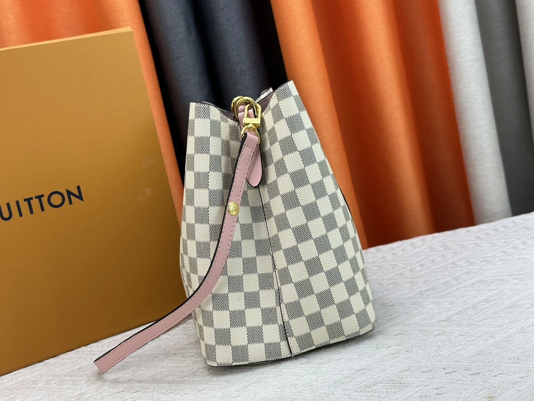 Louis Vuitton AAA Quality Messenger Bags For Women Affordable 7877
