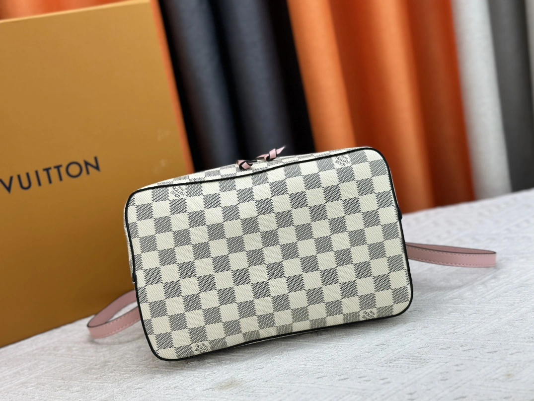 Louis Vuitton AAA Quality Messenger Bags For Women Affordable 7877 - Image 4