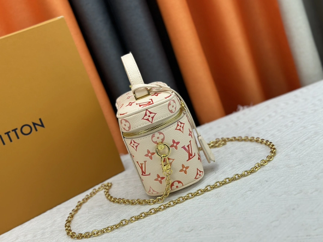 Louis Vuitton AAA Quality Messenger Bags For Women AllSeason 727 - Image 3