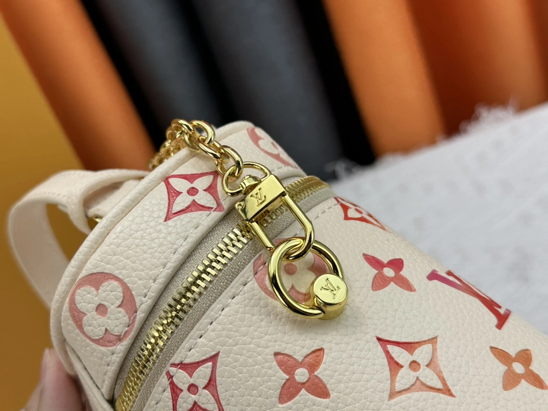 Louis Vuitton AAA Quality Messenger Bags For Women AllSeason 727 - Image 7