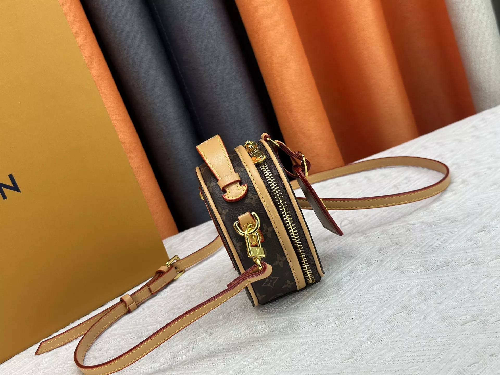 Louis Vuitton AAA Quality Messenger Bags For Women Breathable 5904 - Image 3