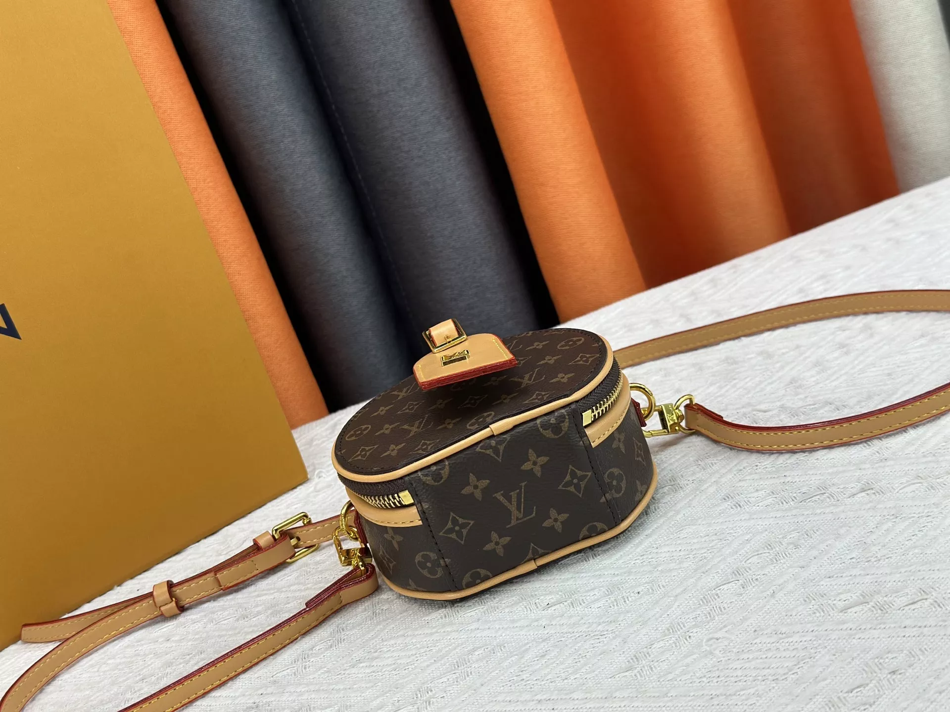 Louis Vuitton AAA Quality Messenger Bags For Women Breathable 5904 - Image 5