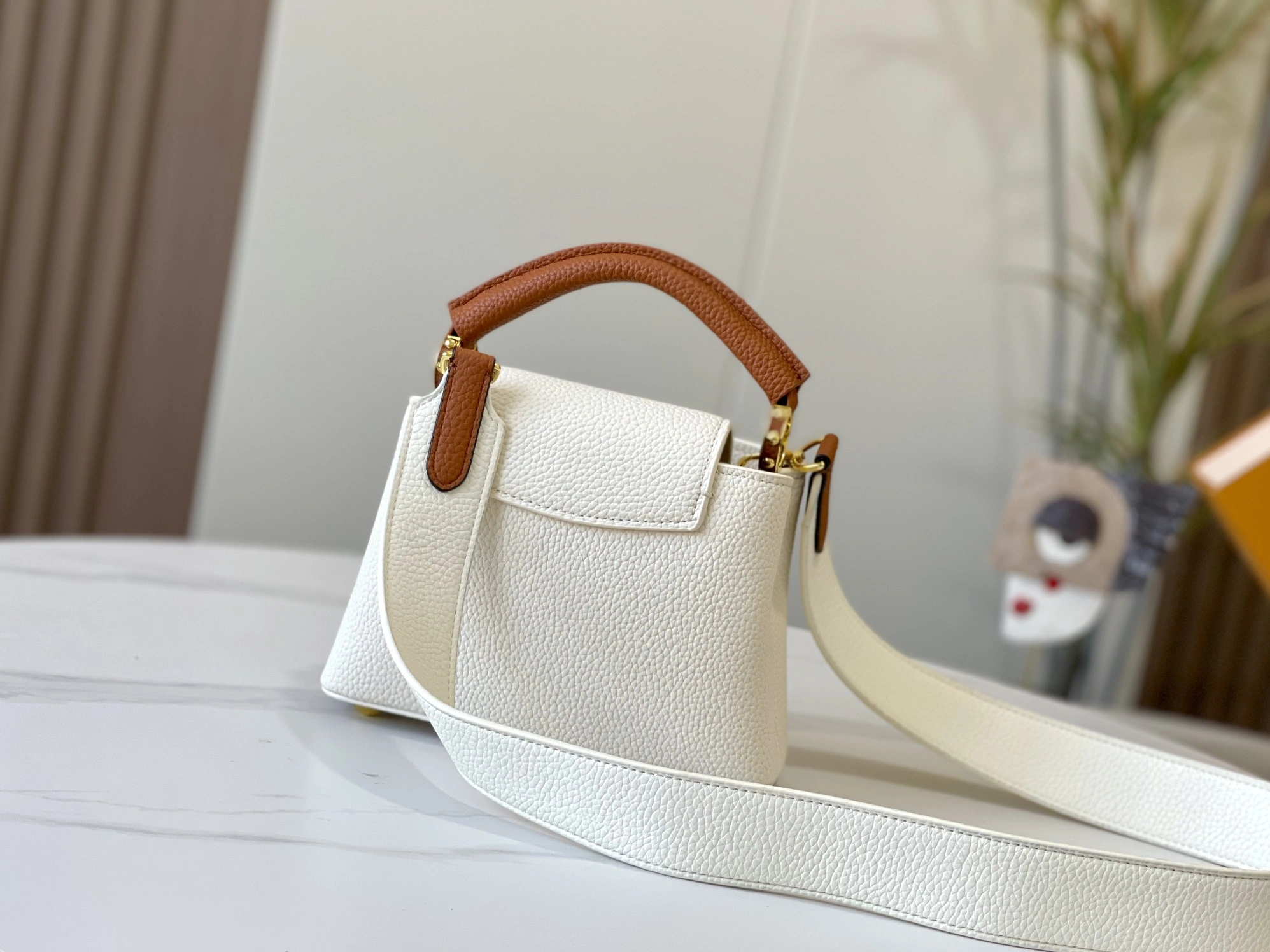 Louis Vuitton AAA Quality Messenger Bags For Women Classic 2484