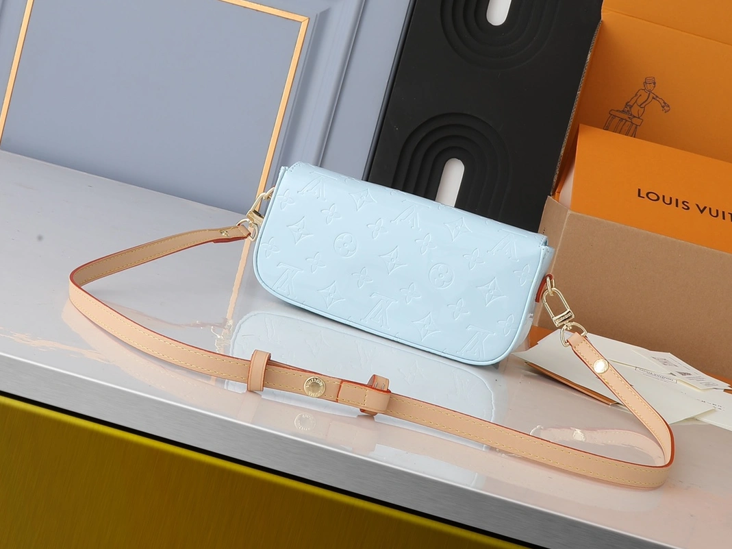 Louis Vuitton AAA Quality Messenger Bags For Women DailyWear 9760