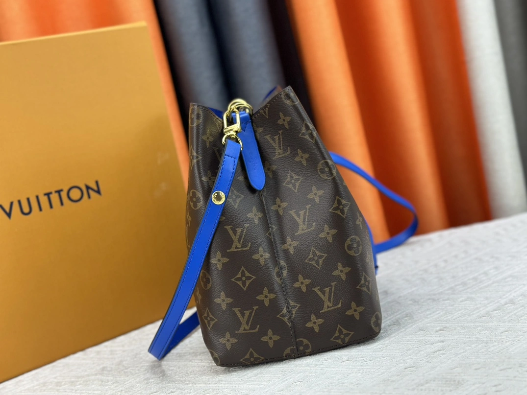 Louis Vuitton AAA Quality Messenger Bags For Women Durable 3656