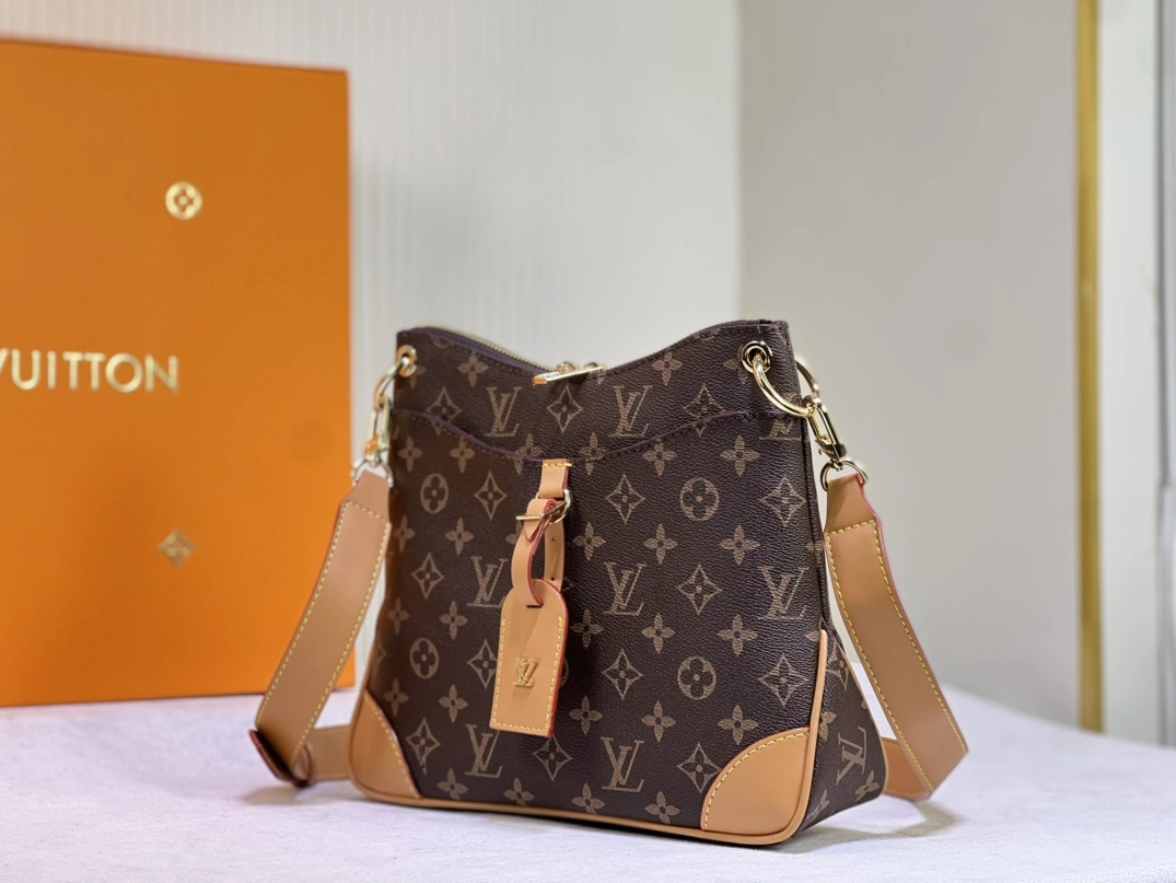 Louis Vuitton AAA Quality Messenger Bags For Women EasyMatch 7332