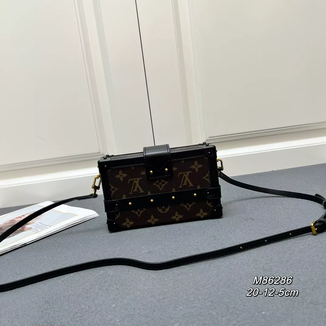 Louis Vuitton AAA Quality Messenger Bags For Women Efficient 9285