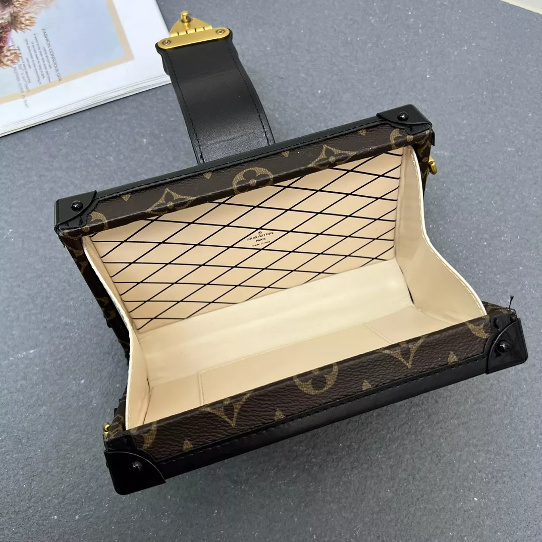 Louis Vuitton AAA Quality Messenger Bags For Women Efficient 9285 - Image 8