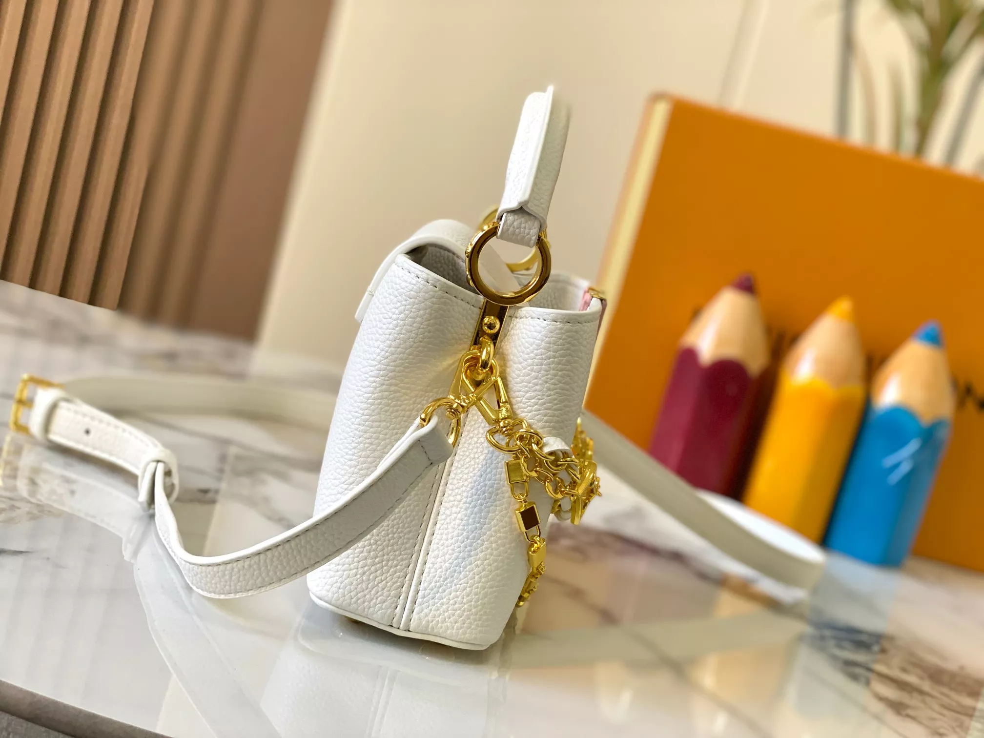 Louis Vuitton AAA Quality Messenger Bags For Women Elegant 950