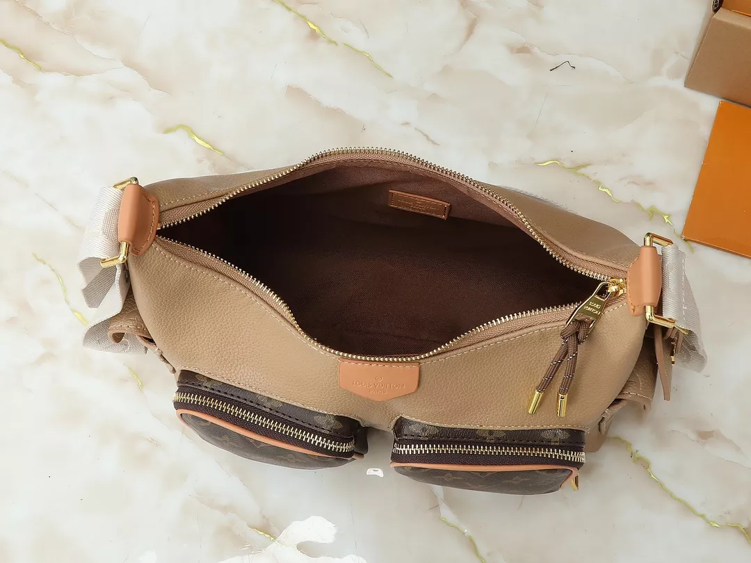 Louis Vuitton AAA Quality Messenger Bags For Women Flexible 504 - Image 8