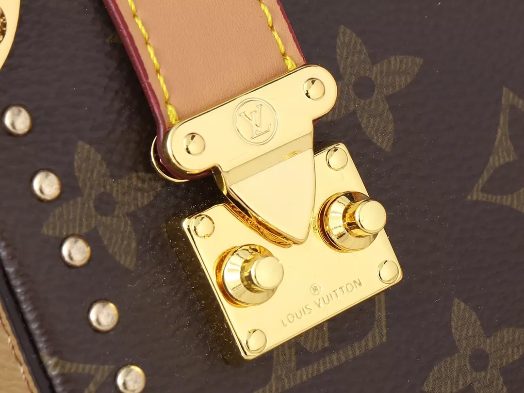 Louis Vuitton AAA Quality Messenger Bags For Women Flexible 862 - Image 5