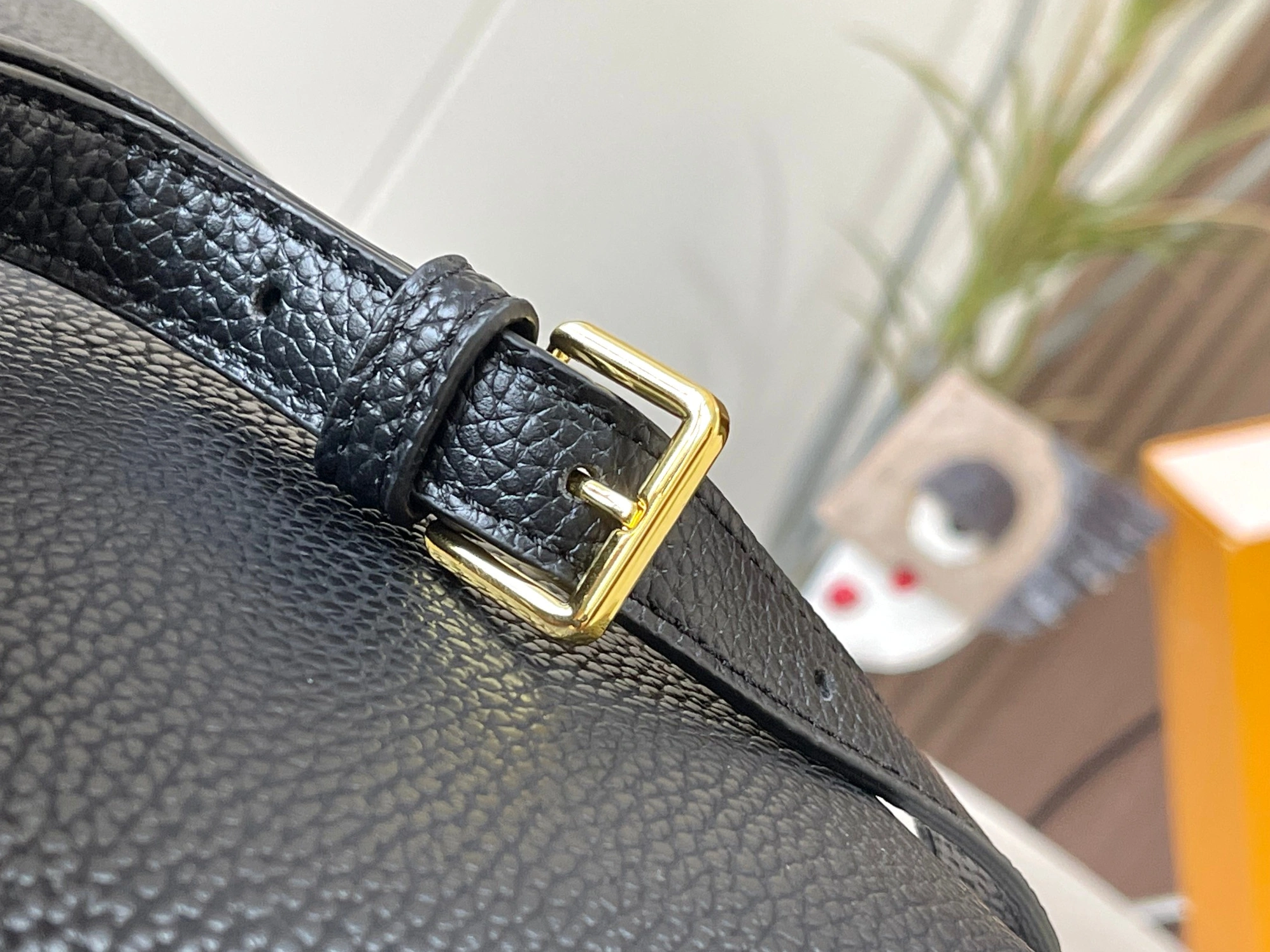 Louis Vuitton AAA Quality Messenger Bags For Women Minimalist 371 - Image 7