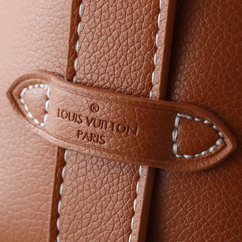 Louis Vuitton AAA Quality Messenger Bags For Women Minimalist 9936 - Image 5