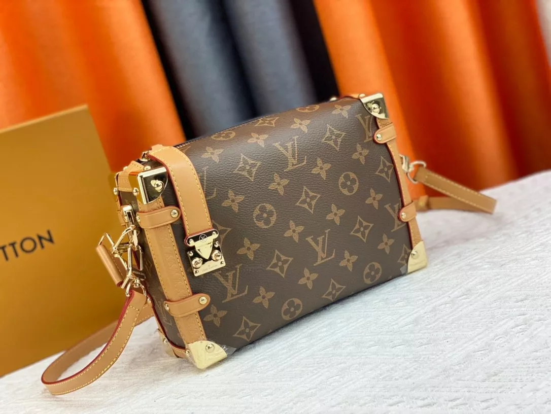 Louis Vuitton AAA Quality Messenger Bags For Women NewStyle 9218