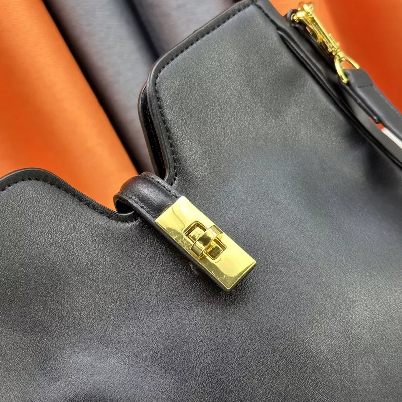 Louis Vuitton AAA Quality Messenger Bags For Women Resilient 9301 - Image 6