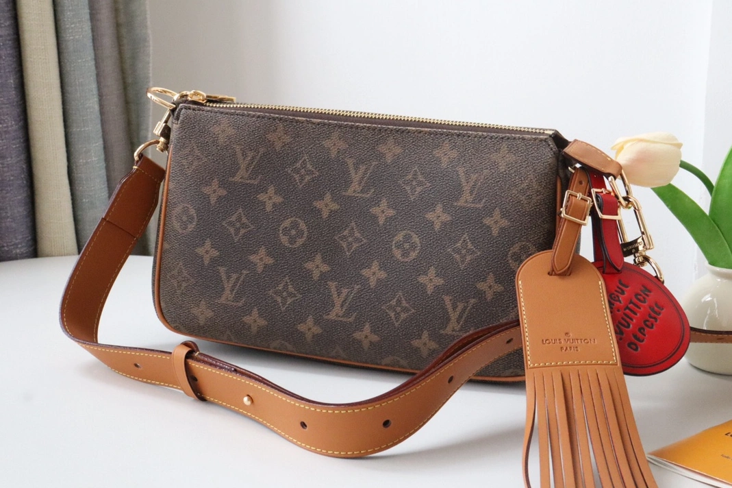 Louis Vuitton AAA Quality Messenger Bags For Women SmartChoice 2334