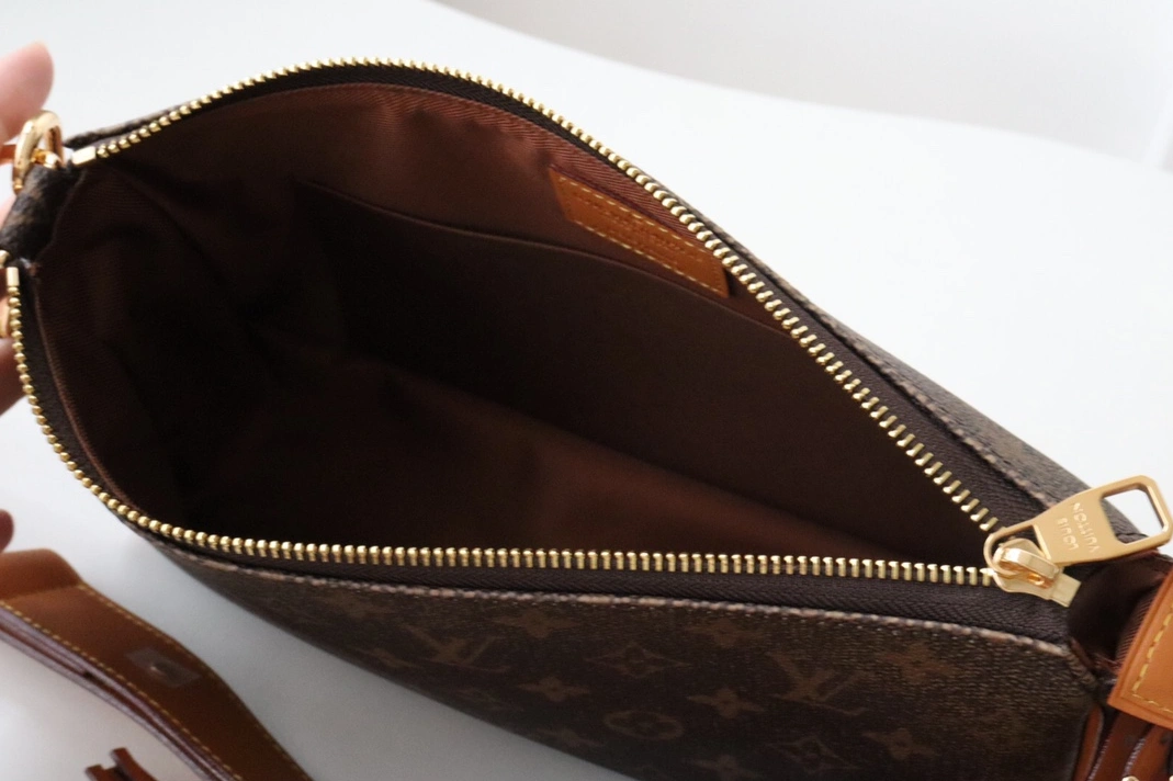 Louis Vuitton AAA Quality Messenger Bags For Women SmartChoice 2334 - Image 7