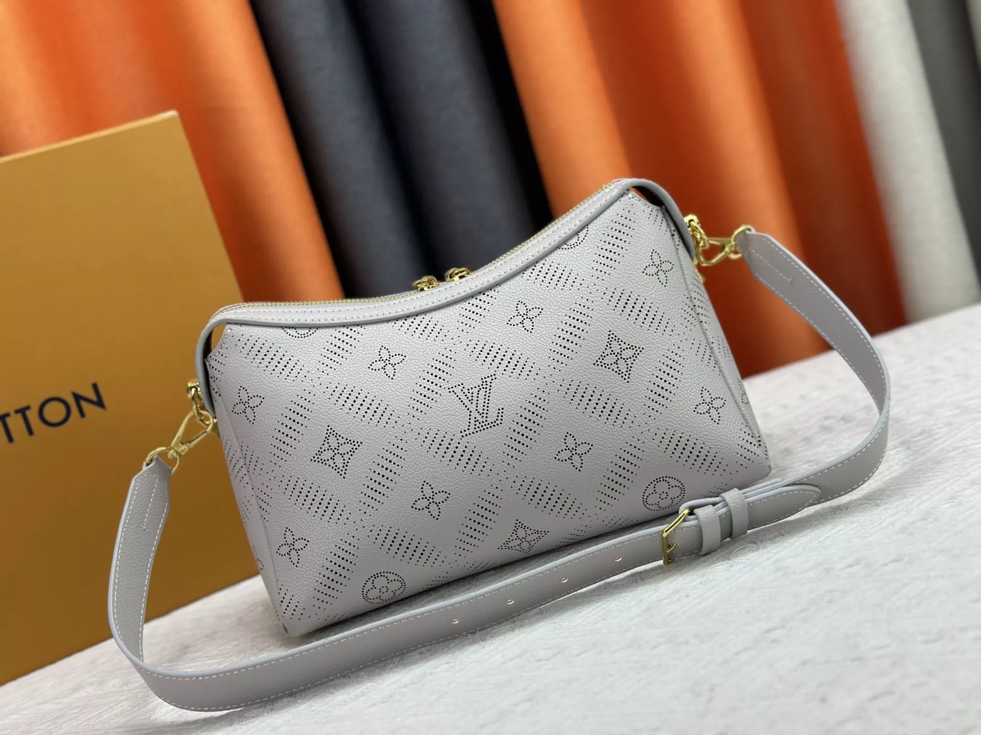 Louis Vuitton AAA Quality Messenger Bags For Women Stylish 9694 - Image 3