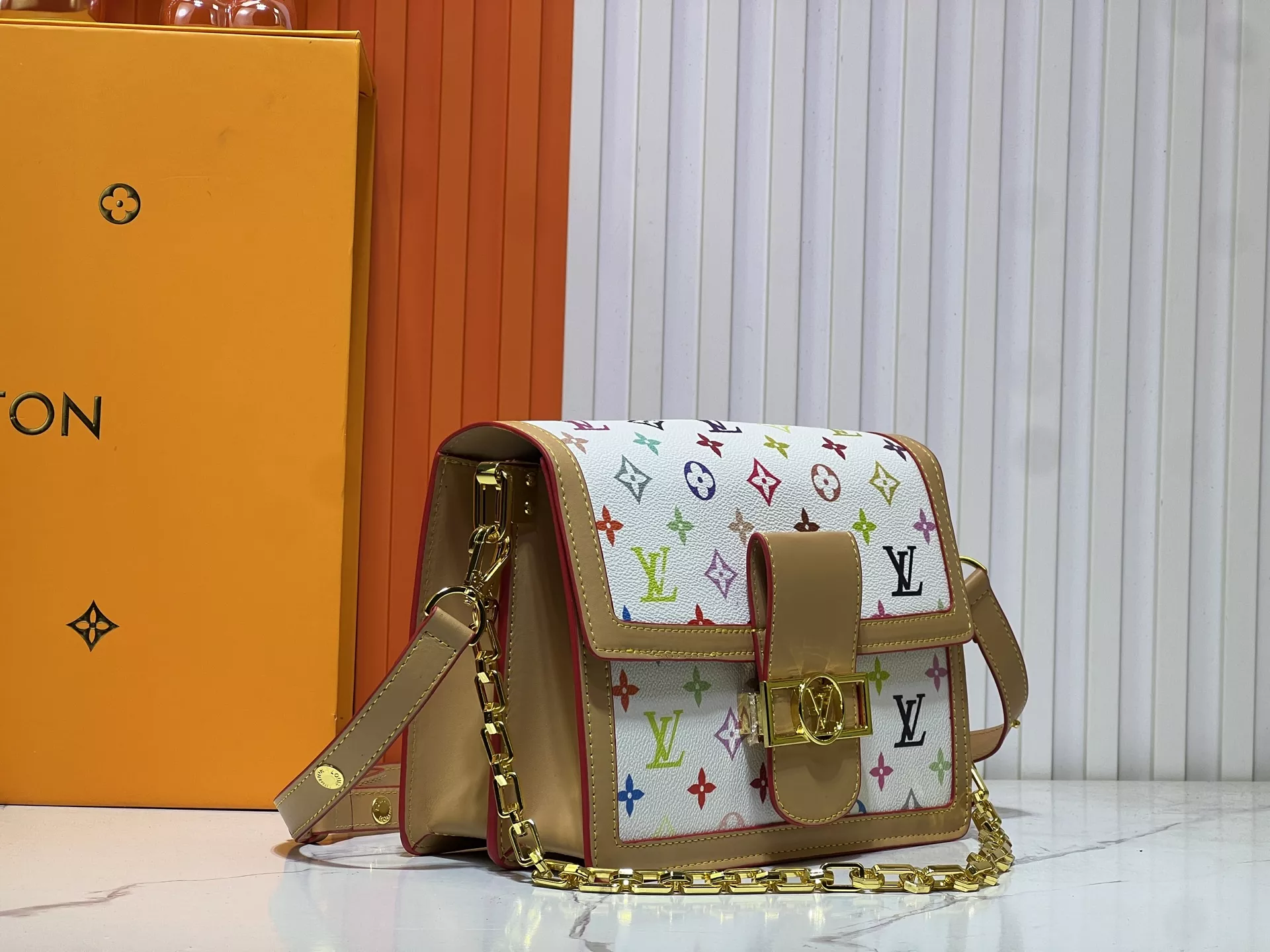 Louis Vuitton AAA Quality Messenger Bags For Women Trendsetting 8496