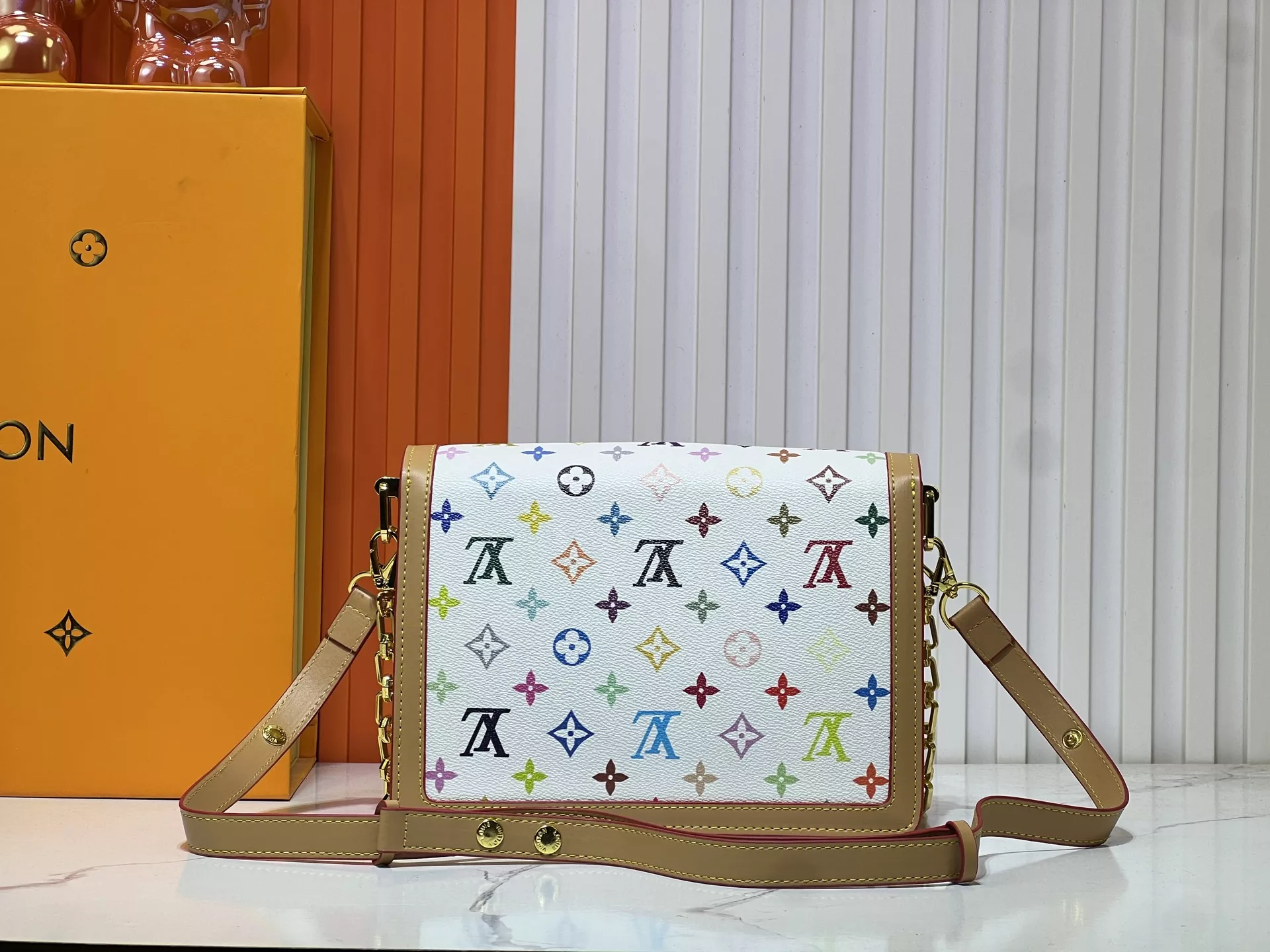 Louis Vuitton AAA Quality Messenger Bags For Women Trendsetting 8496 - Image 5