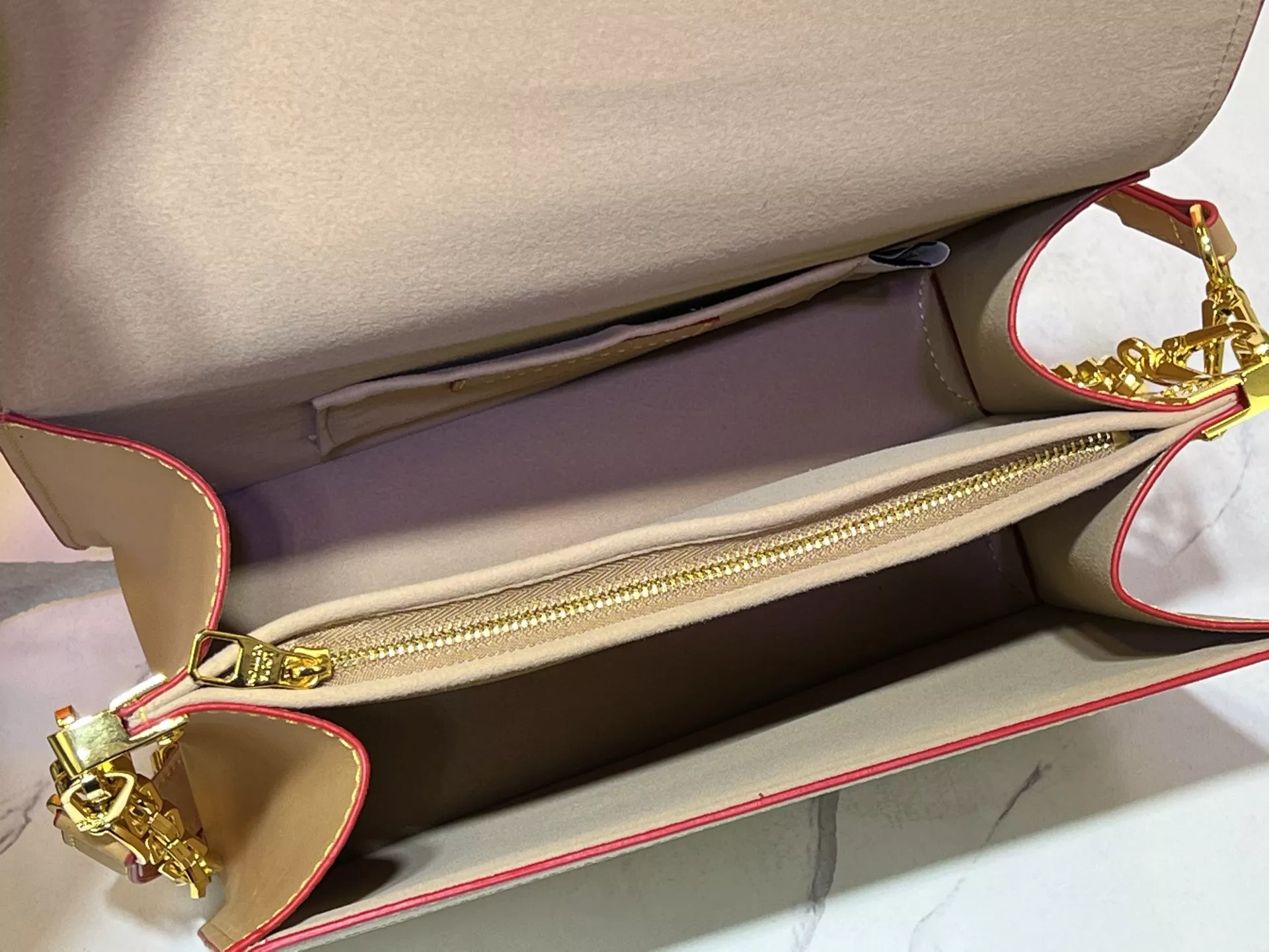 Louis Vuitton AAA Quality Messenger Bags For Women Trendsetting 8496 - Image 8