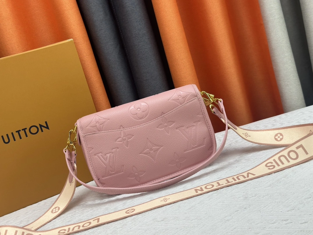 Louis Vuitton AAA Quality Messenger Bags For Women UrbanStyle 3576 - Image 3