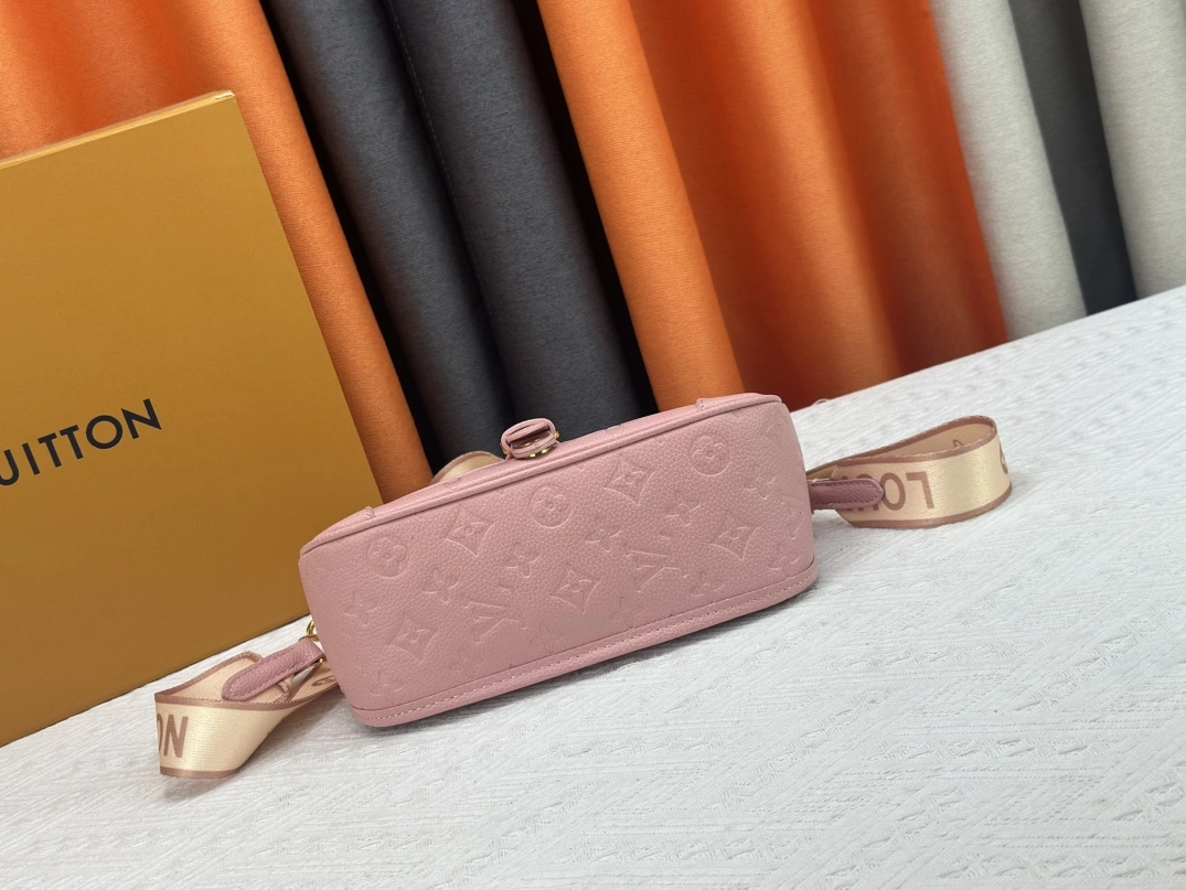 Louis Vuitton AAA Quality Messenger Bags For Women UrbanStyle 3576 - Image 4