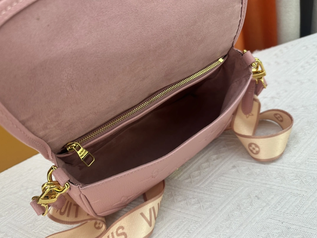 Louis Vuitton AAA Quality Messenger Bags For Women UrbanStyle 3576 - Image 8