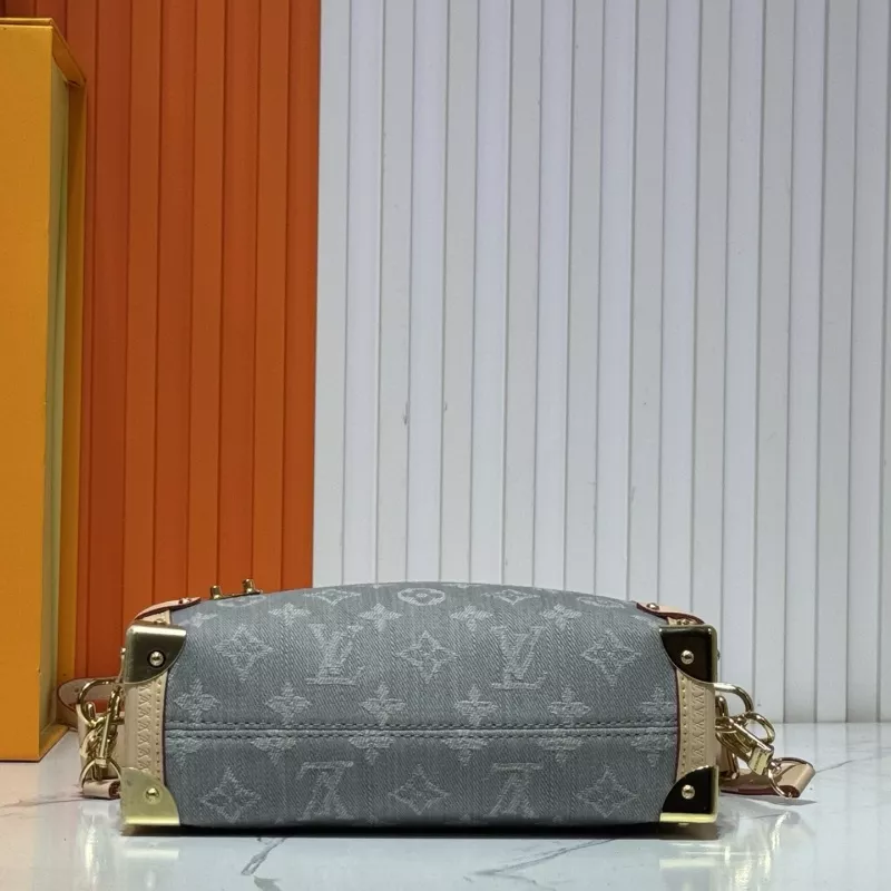 Louis Vuitton AAA Quality Messenger Bags For Women Versatile 8482 - Image 6