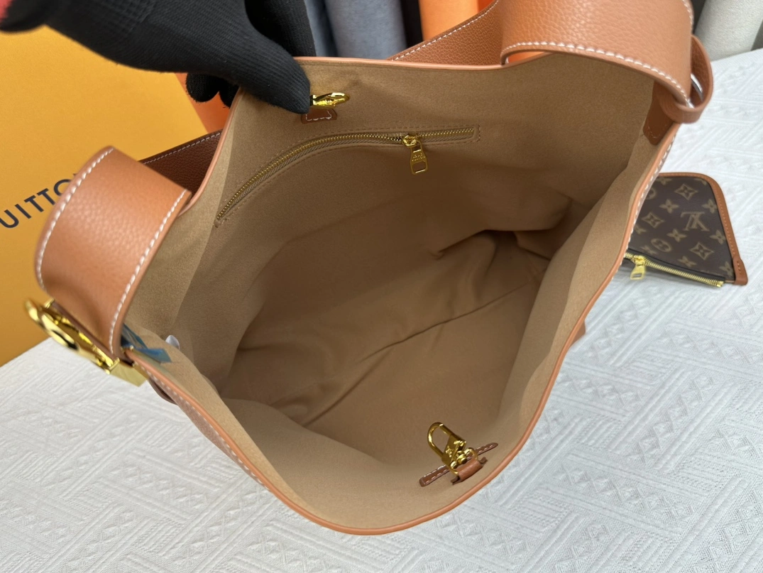 Louis Vuitton AAA Quality Shoulder Bags For Women Durable 2765 - Image 8