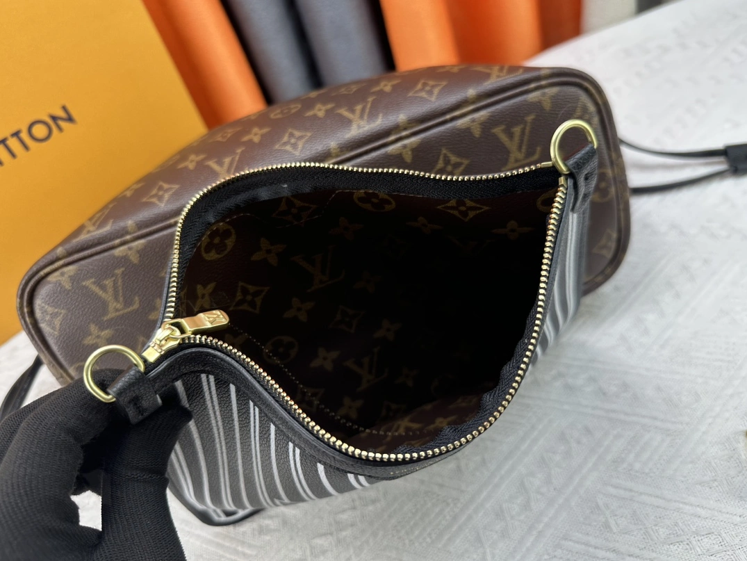 Louis Vuitton AAA Quality Shoulder Bags For Women EasyMatch 7369 - Image 7
