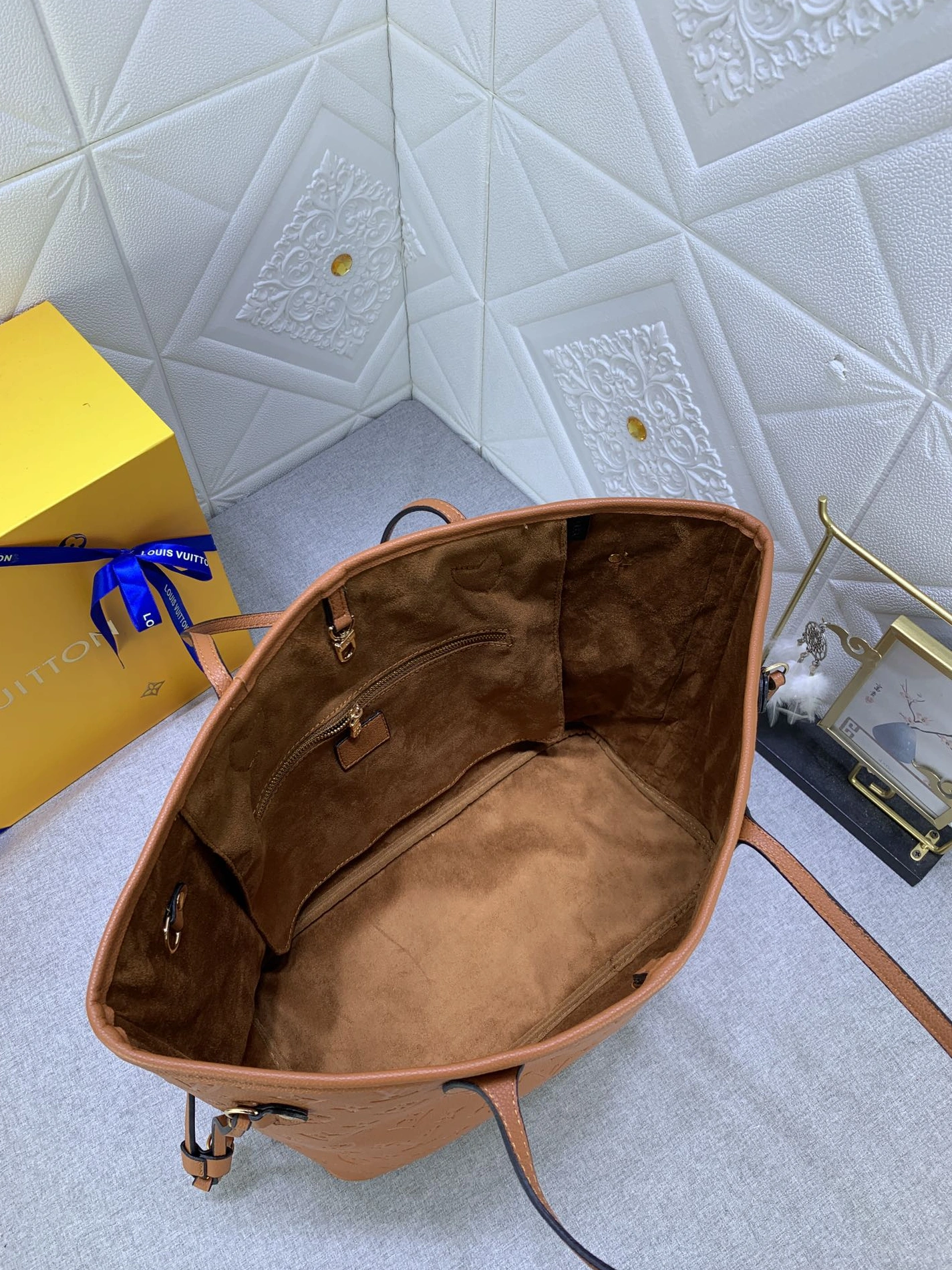 Louis Vuitton AAA Quality Shoulder Bags For Women Elegant 9473 - Image 7