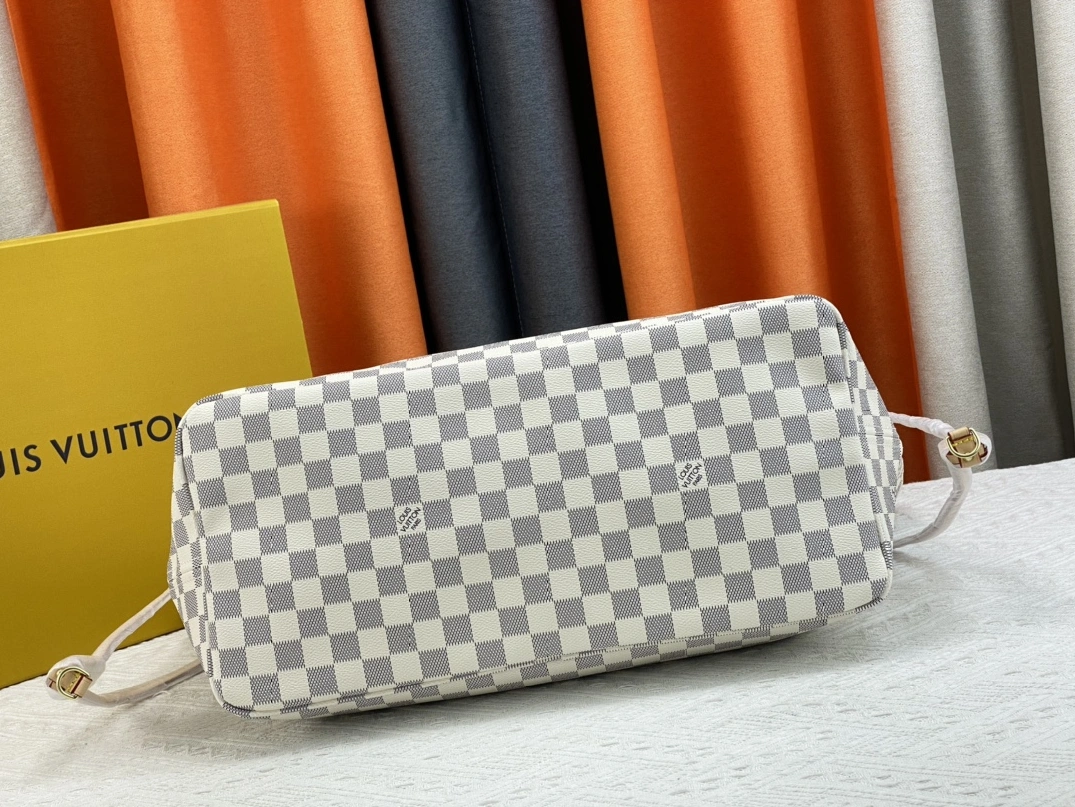 Louis Vuitton AAA Quality Shoulder Bags For Women Flexible 6739 - Image 4