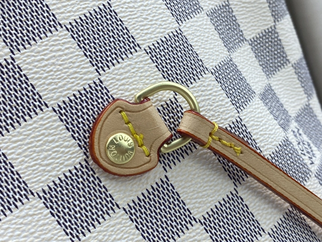 Louis Vuitton AAA Quality Shoulder Bags For Women Flexible 6739 - Image 5