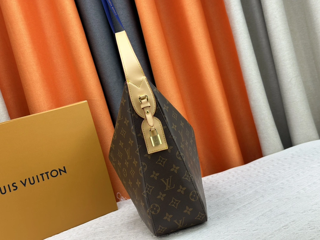 Louis Vuitton AAA Quality Shoulder Bags For Women SportInspired 2363 - Image 3