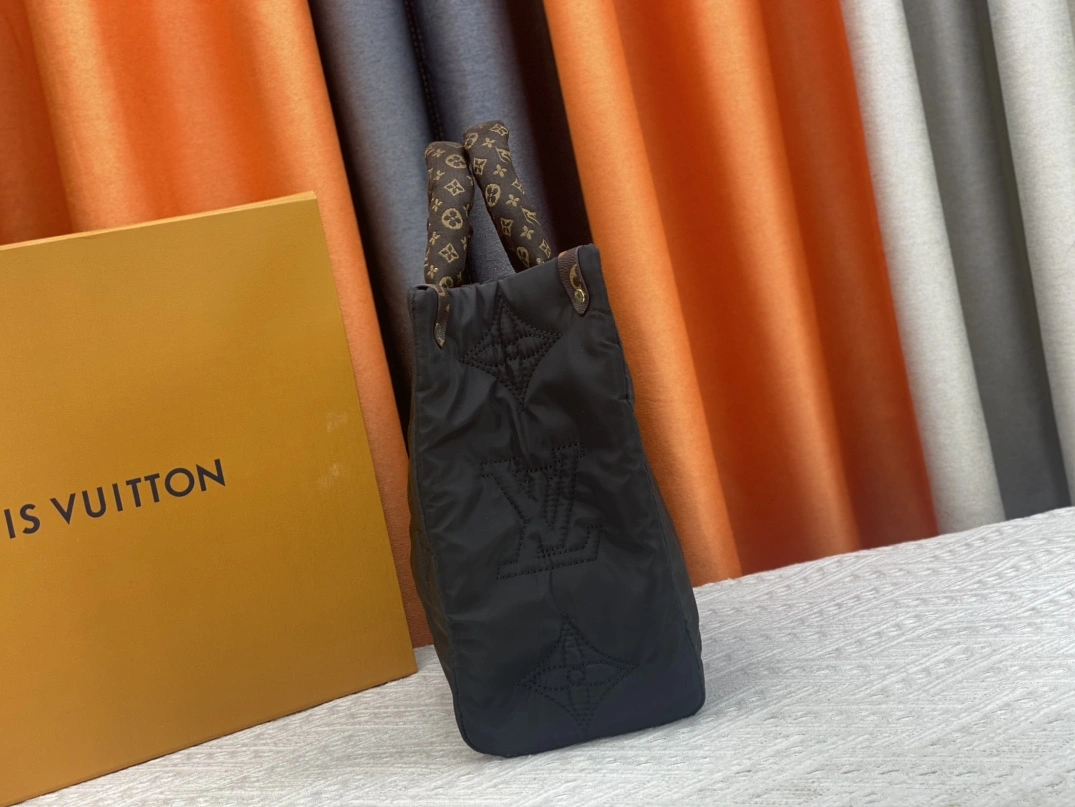 Louis Vuitton AAA Quality Tote-Handbags For Women Versatile 303 - Image 3